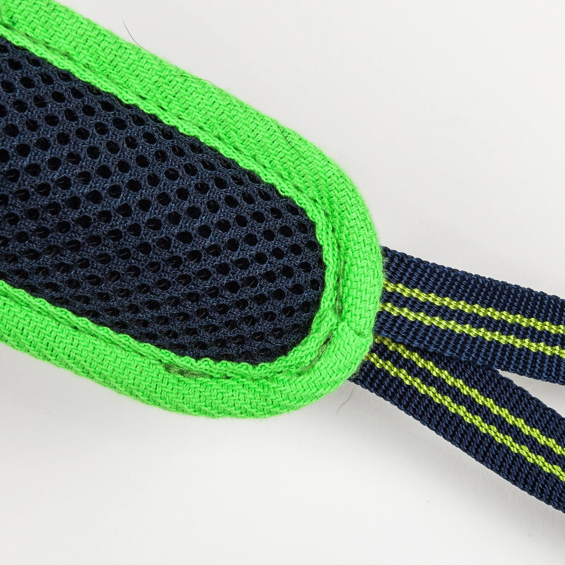 Pet Life ® 'Free-Fetcher' Hands Free Over-The-Shoulder Shock Absorbent Dog Leash - Image 6
